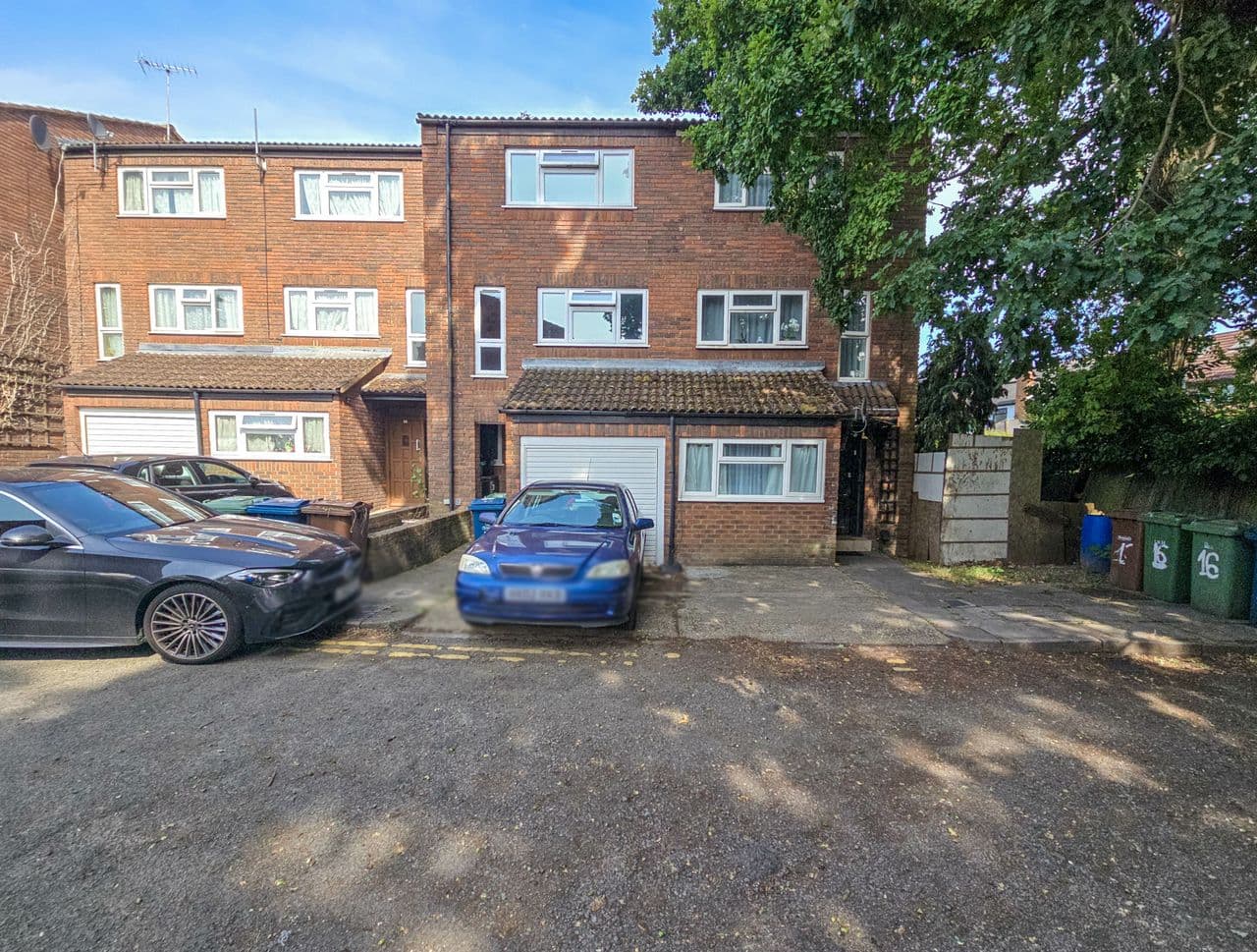 Moelyn Mews, Harrow, HA1