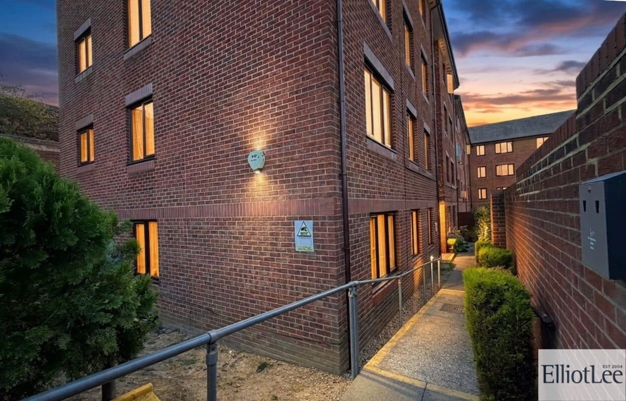 Sherwood Road, The Greenwoods, HA2